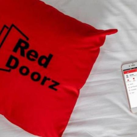 Reddoorz Plus Near Unimed Medan Kültér fotó