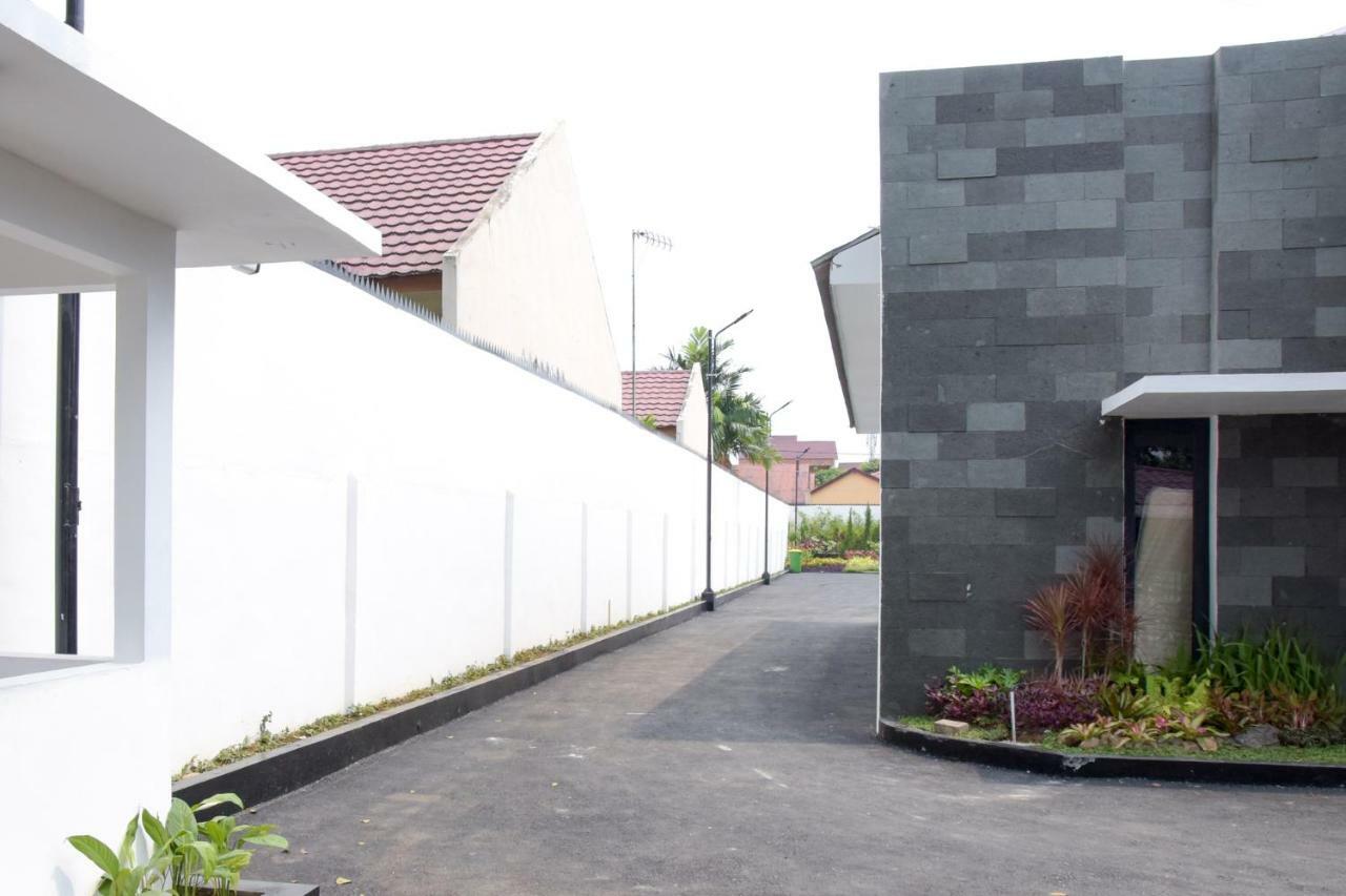 Reddoorz Plus Near Unimed Medan Kültér fotó