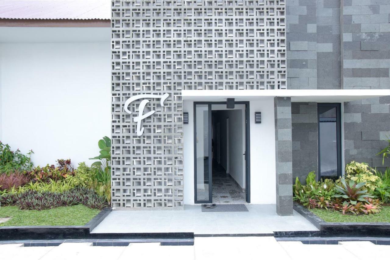 Reddoorz Plus Near Unimed Medan Kültér fotó