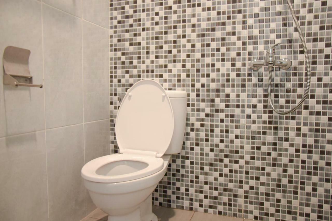 Reddoorz Plus Near Unimed Medan Kültér fotó