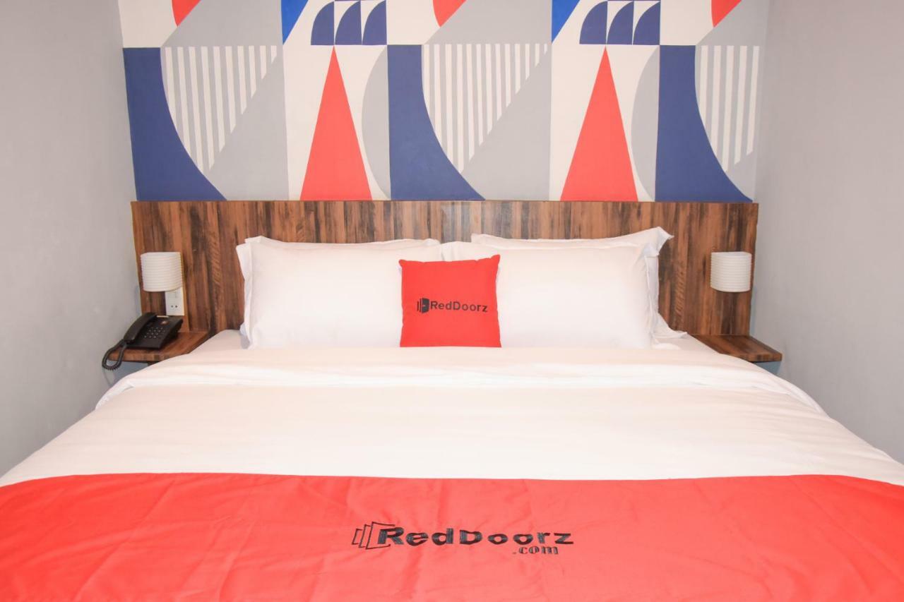 Reddoorz Plus Near Unimed Medan Kültér fotó