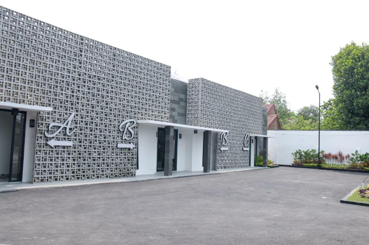 Reddoorz Plus Near Unimed Medan Kültér fotó