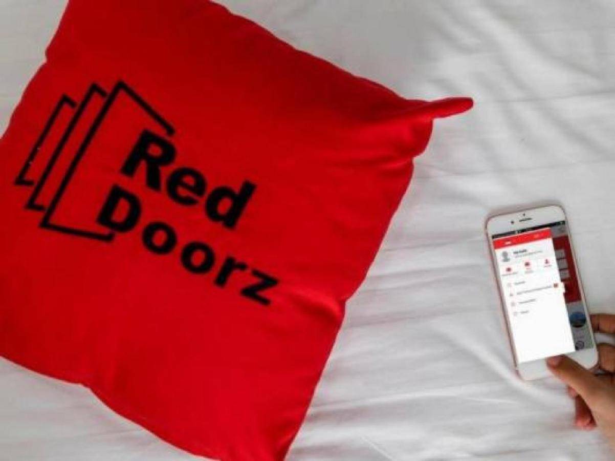 Reddoorz Plus Near Unimed Medan Kültér fotó